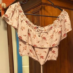 American Eagle crop top cream floral